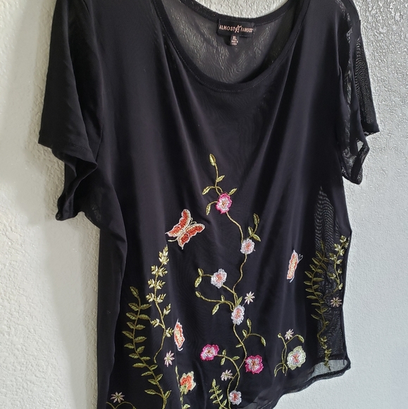 Almost Famous Floral & Butterfly Embroidered Top - Picture 1 of 5